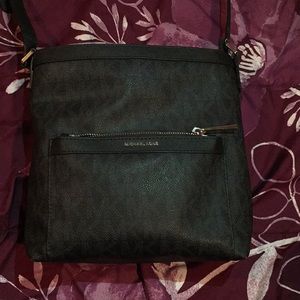 Michael kors cross body purse